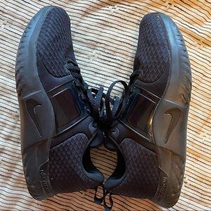 All black Nike running / walking shoes. EUC!